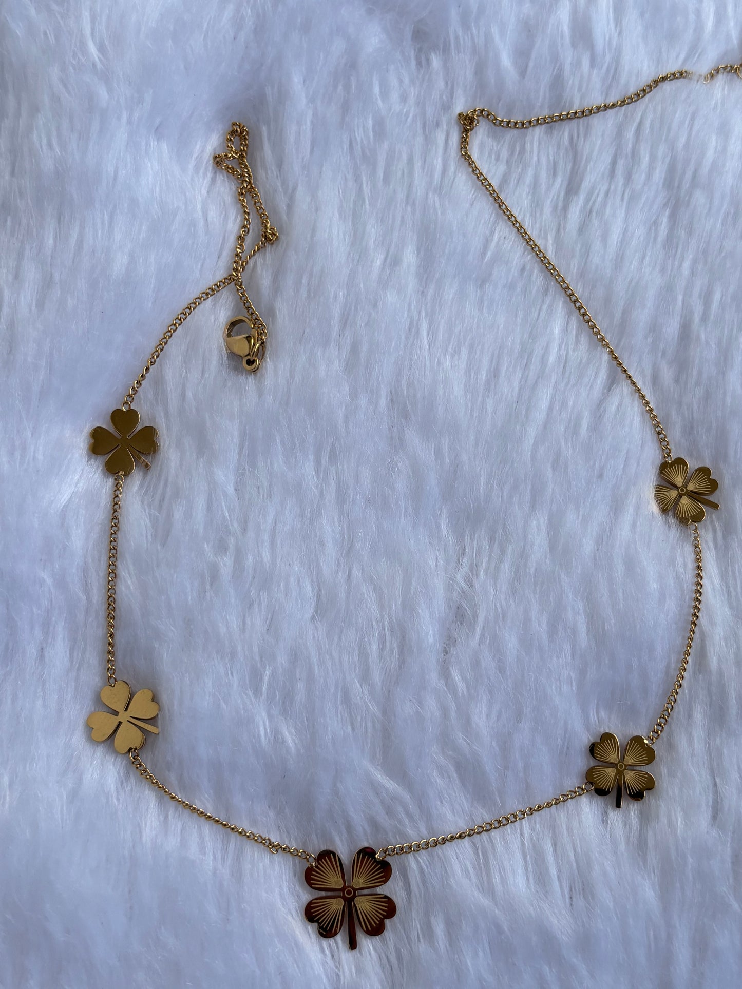 Mini Clover Necklace in Gold Ton