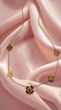 Mini clover necklace